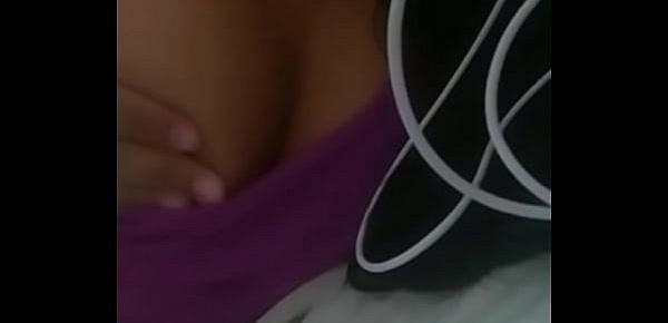  Novinha mostrando o peito ao vivo no periscope